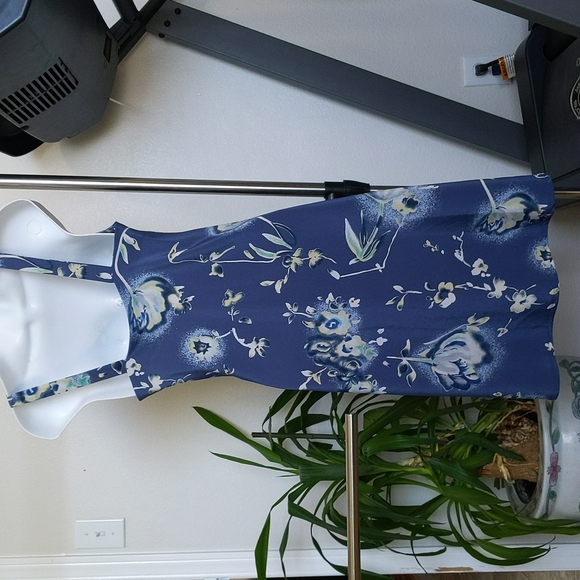 Dress - Picture 2 of 4